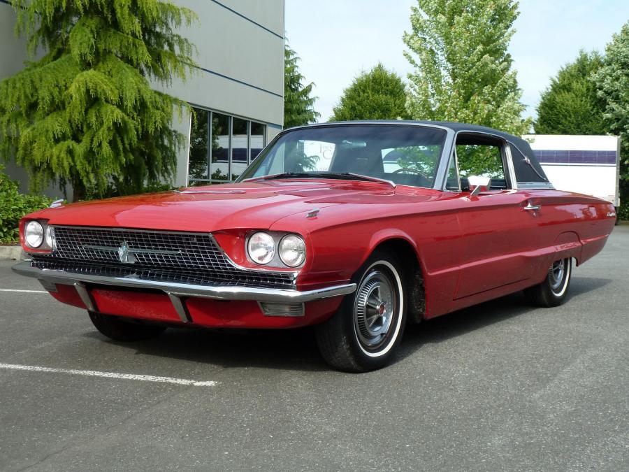  Ford Thunderbird Town Landau Coupe 1966 года  (фото 12 из 21)